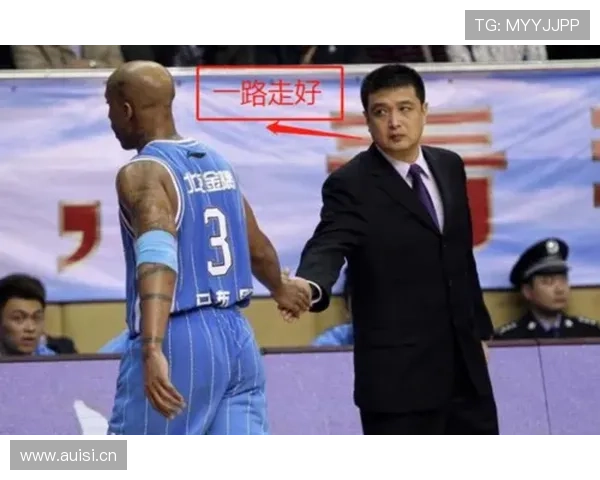 篮球底线规则解析，发球违例与踩线如何判定？