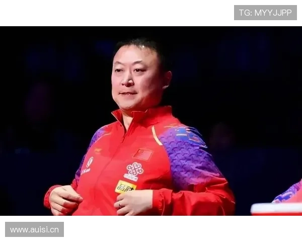 马琳机场随手一照，穿得比我结婚那天还讲究